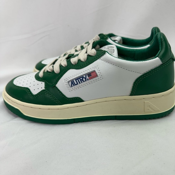 Reposhed - Autry Medalist low top sneaker in green & white, Size EUR 38/US 7 - Picture 3 of 5